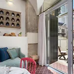 Residentas Apostolos Apartment *
