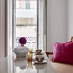 Residentas Apostolos Apartment *