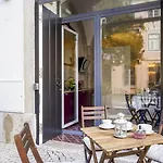 Residentas Apostolos Apartment
