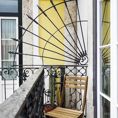 Residentas Apostolos *